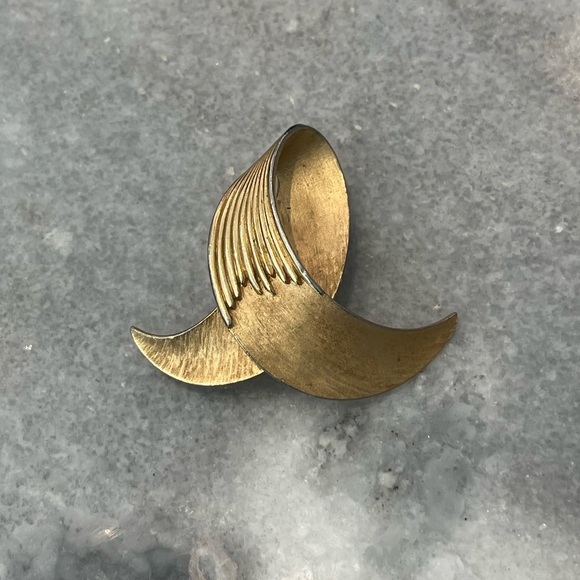 Vintage Trifari abstract brooch/pin - Picture 3 of 5